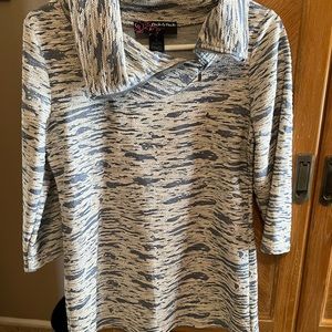 Women split neck lightweight sweater